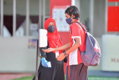 މޮނިޓަރިންއަށް ލިޔަސް މަތީ ގްރޭޑްތަކުގެ ކްލާސްތައް ސްކޫލުގައި ކުރިއަށްގެންދާނެ