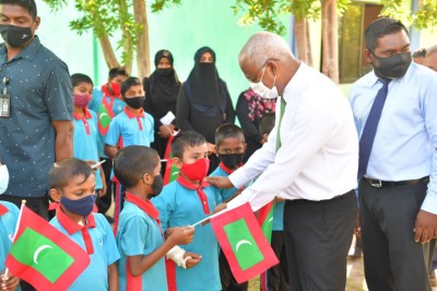 ރައީސް ވޭމަންޑޫގެ ސުކޫލާއި ޗިލްޑްރަންސް ސާވިސް ސެންޓަރަށް ޒިޔާރާތްކޮށްފި