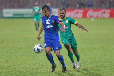 ބެންގަލޫރުއިން މާޒިޔާ ކޮޅަށް ހަ ލަނޑު ޖަހައިފި