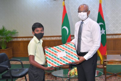 ކެމިސްޓްރީއިން އޭ ސްޓާ ހޯދި 10 އަހަރުގެ ރަޔާންއާ ރައީސް ބައްދަލުކުރައްވައިފި