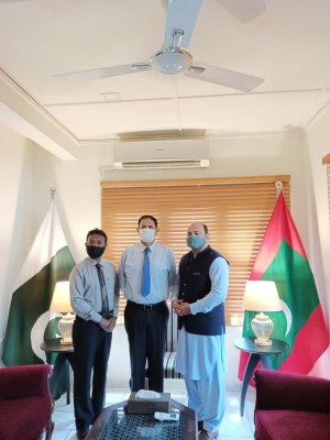 ޕާކިސްތާނު ސަފީރު ދިވެހި ބަހުގެ އެކެޑަމީގެ ރައީސާ ބައްދަލުކުރައްވައިފި