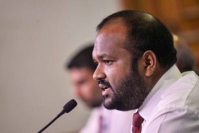 އަލީ ވަހީދު އިނގިރޭސިވިލާތުގެ ހިމާޔަތަށް އެދިވަޑައިގެންފި