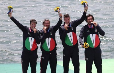 އެތުލީޓުން މެޑެލްގައި ދަތް އަޅަނީ ކީއްވެ؟