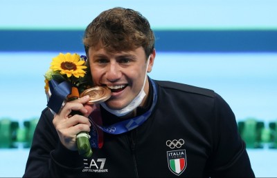 އެތުލީޓުން މެޑެލްގައި ދަތް އަޅަނީ ކީއްވެ؟