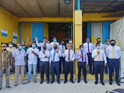 ބަރުލަމާނީ ޕެޓިޝަނުގައި މަޖިލީހުގެ އިތުރު ހަތް މެންބަރުން ސޮއިކޮށްފި