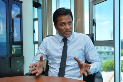 ރާއްޖެ ވަޑައިގަންނަވަން ނުކެރޭނަމަ ނަޝީދު އިސްތިއުފާ ދެއްވާ: އުމަރު