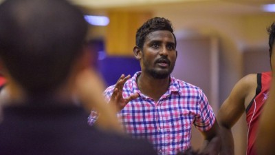 ގައުމީ ބާސްކެޓްބޯޅަ ޓީމުގެ ކޯޗަކަށް އިއްލެ