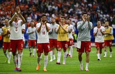 ޕޮލެންޑްގެ ހިތް ކުދިކުދި ކޮށްލައި ފަހު ވަގުތު ނެދަލެންޑްސް މޮޅު ކޮށްދިނީ ވެހޯސްޓް