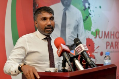 ނާޒިމާއި ރިޔާޒު ޖޭޕީން ވަކިވީ ސިއްރުން ރޭވި ރޭވުންތައް، ފަޅާއެރުމުން: އިލްހާމް