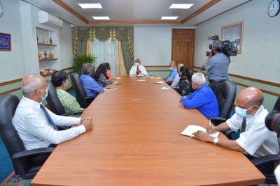 ދައުލަތަށް ހިދުމަތް ކުރުމުގެ އިނާމު ދެ މުނާސަބަތެއްގައި ދެނީ