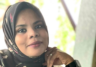ދަރިފުޅަށް ކިޔަވައިދިނުމުން ޓީޗިން ފެށި އިނާ، ބައިނަލްއަގުވާމީ އެވޯޑަކާ ހަމައަށް