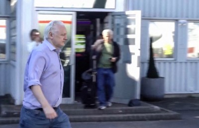 ޖޫލިއަން އަސާންޖް މިނިވަންވެއްޖެ؛ އެމެރިކާއާ އެކު އިއުތިރާފް އެއްބަސްވުމެއް ހަދަނީ