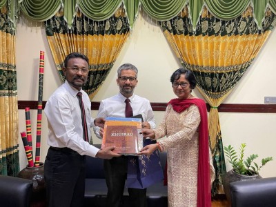 އިންޑިއާ ހައިކޮމިޝަންގެ ފަސްޓް ސެކެޓްރީ ދިވެހިބަހުގެ އެކެޑަމީގެ ރައީސްއާ ބައްދަލުކުރައްވައިފި