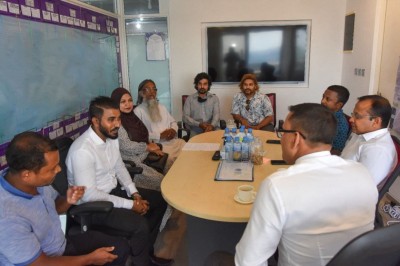 ބަރުލަމާނީ ޕެޓިޝަން ޓީމުން ސިޔާސީ ޕާޓީތަކާ ބައްދަލުކުރަނީ