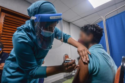 ވެކްސިންގެ ބޫސްޓާ ޑޯޒް ދެ ސެންޓަރެއްގައި ޖަހައިދެނީ