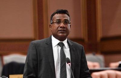 ޖާބިރު ދީނާ ބެހޭ ގޮތުން ދެއްކެވި ވާހަކަ މަޖިލީހުން ބަލަނީ