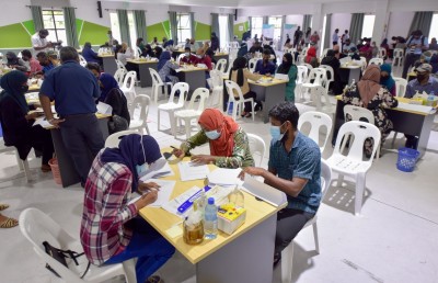 އާދޭސްތަކަށް ހައްލެއް ނުލިބި، ފްލެޓް ލިބުނު މީހުން މާދަމާ މަގުމައްޗަށް