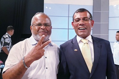"އިންޑިއާ އައުޓް" ޕެޓިޝަނުން އެމްޑީޕީ ކައުންސިލަރުގެ ސޮއި ނެގުމުން ނަޝީދުގެ ޝުކުރު