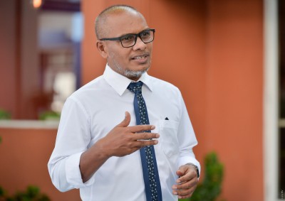 ގާސިމް ސަރ: ބޭބެގެ އެދުމުގެ މަތިން އެޅި ފިޔަވަޅާއެކު އުނގަންނައިދިނުމުގައި 30 އަހަރު!