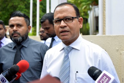 އިގްތިސާދު ކުރިއަރުވަން ނޭނގޭނަމަ ވިއްކާނީ ހަރުމުދާ: އާދަމް ޝަރީފް