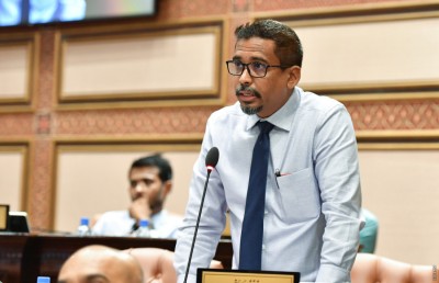 އިއްޒަތް ނެތިއްޔާ ކިޔަންވީ "ނިކަމެތި މެމްބަރުން": އިކްރާމް