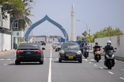 ޓެކްސީ ޑްރައިވަރަކަށް ވަޅިން ބިރުދައްކައި، ފައިސާ ފޭރުނު މައްސަލައެއް ބަލަނީ