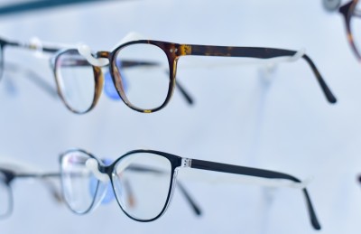 އައިކެއާގެ ބްލޫލައިޓް ލެންސް: ނުރައްކާތެރި ނޫ އަލިން ލިބޭ ގެއްލުމުން ދުރުކޮށްދޭނެ