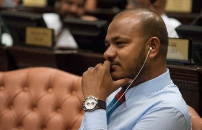 މަޖިލިހުގެ މެމްބަރުންގެ އަދަދު މަދުކުރުމާ ގުޅޭ ގޮތުން ހިޔާލު ހޯދަން ގަރާރެއް ހުށަހަޅައިފި