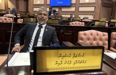 މެމްބަރުންގެ މުސާރަ ކުޑަކޮށް، ހަރަދު ކުޑަކުރުމުގައި ނަމޫނާ ދައްކަން މުސްތަފާ އެދިވަޑައިގެންފި