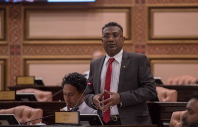މަޖިލީހުގައި އިނގިރޭސިބަހުން ވާހަކަފުޅު ނުދެއްކެވުމަށް ރިޔާސަތުން ޖާބިރަށް އިލްތިމާސެއް!