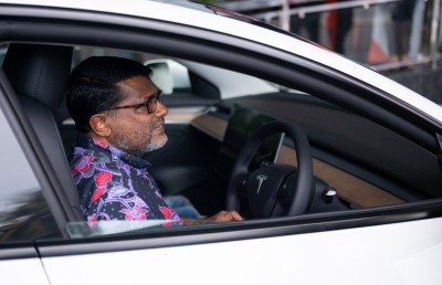 ޓެސްލާ ކާރު 8 ލައްކަ ރުފިޔާ އަށް ވިއްކާލަނީ