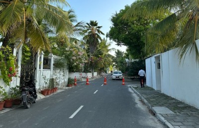 ޑްރަގު އޮޕަރޭޝަނެއް ހުއްޓުވަން ފުލުހުންނާ ކުރިމަތިލައިފި، ހަތަރު މީހަކު ހައްޔަރު