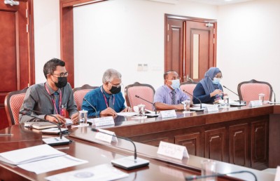 އީސީގެ މުވައްޒަފުންނަށް މަގާމުގެ ކުރިއެރުން ނުދޭތާ އަށް އަހަރު