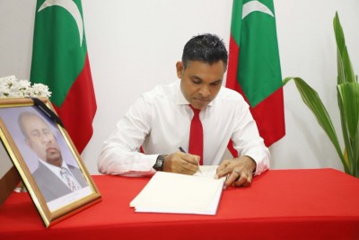 ކޮޕީ ރަޝީދުގެ ތައުޒިޔާގެ ދަފްތަރުގައި ނައިބު ރައީސް ވެސް ސޮއިކުރައްވައިފި