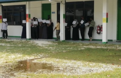 މެނޭޖުމަންޓާ މެދު ހިތްހަމަނުޖެހި، ކޮޅުފުށީ ސްކޫލްގެ ޓީޗަރުން މުޒާހަރާ ކޮށްފި