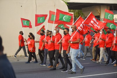 ރައްޔިތުންނަށް އޮޅުވާލައިގެން ފައިސާ ޗާޕު ނުކުރުމަށް އިދިކޮޅު ކޯލިޝަނުން ގޮވާލައިފި