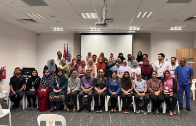 ރާއްޖޭގައި ޑޮކްޓަރަކުން ކިޔެވި ފުރަތަމަ ބެޗުން ހުރިހާ ދަރިވަރުން ފާސް!