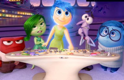 މި އަހަރުގެ ފުރަތަމަ ބިލިއަން ޑޮލަރުގެ ފިލްމަކަށް "އިންސައިޑް އައުޓް 2"