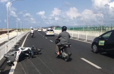 ބްރިޖުގައި ދެ އެކްސިޑެންޓެއް ހިނގައި ދެ މީހަކަށް އަނިޔާވެއްޖެ