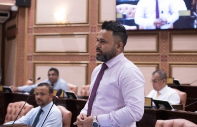 ދެ ސަރުކާރުގެ ތަފާތަކީ ކުރީ ސަރުކާރުން ލޯނު ނަގައިގެން ގެނައި ތަރައްގީ ފެންނަން އޮތުން: ޝިޔާމް