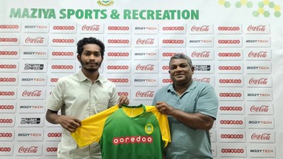 ސާފުގައި ތަފާތު ދެއްކި ހައިޝަމް މާޒިޔާއަށް ސޮއިކޮށްފި
