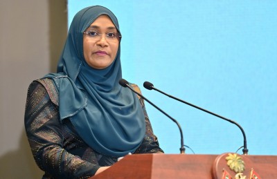 ނޭދެވޭ ކަންކަމުން ކުދިން ދުރުކުރަން އެ ކުދިންގެ އިތުބާރު ހޯދުން މުހިންމު: ފަސްޓް ލޭޑީ