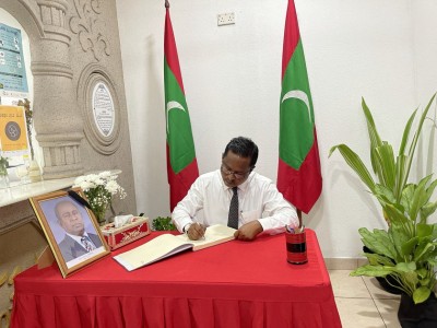 ކޮޕީ ރަޝީދުގެ ތައުޒިޔާ ދަފްތަރުގައި ސޮއިކުރަން ފަށައިފި