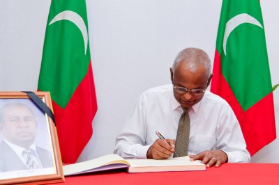 ކޮޕީ ރަޝީދުގެ ތައުޒިޔާގެ ދަފްތަރުގައި ރައީސް ސޮއިކުރައްވައިފި
