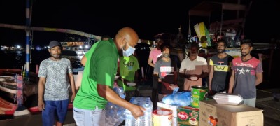 ހާލުގައި ޖެހިފައި ތިބި ލަންކާ މަސްވެރިންނަށް ކައުންސިލަރު ޝުޖާ އެހީތެރިކަން ފޯރުކޮށްދީފި