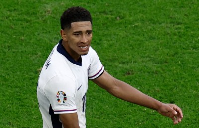 އިނގިރޭސީންގެ ބޭއަދަބީ ވައްތަރު ބޮޑު މައްސަލައަކަށް ނުވި، ތުރުކީގެ ޑެމިރާލް ސަސްޕެންޑް!