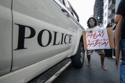 ފުލުހަކު ކުޑަކުއްޖަކަށް ޖިންސީ ގޯނާކުރި ކަމަށް ތުހުމަތުވާ މައްސަލައިގައި ސަސްޕެންޑުކޮށް، ހައްޔަރުކޮށްފި