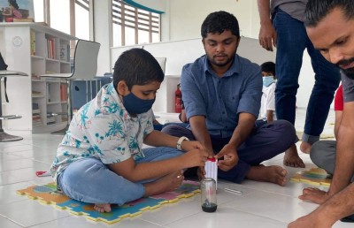 ހިތްފަސޭހަ މާހައުލެއްގައި ފޮތް ކިޔައި، ވަގުތު ހޭދަކޮށްލަން ދާންވީ "ދަ ސާކަލް ސްޕޭސް" އަށް