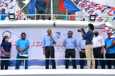 ބޮޑުކަންނެލި މަސްވެރިންގެ މުޒާހަރާގައި ރައީސް ބައިވެރިވެވަޑައިގެންފި