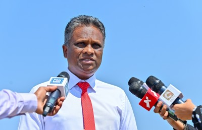ފްލެޓްތައް އަވަހަށް ނިންމައި، ހަވާލުކުރަން ޖެހޭ: މޭޔަރު